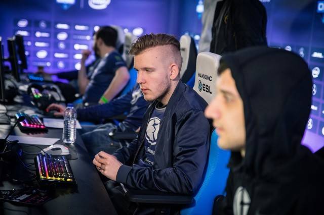 Mouz 是最后一支晋级 PGL Cluj-Napoca 2025 季后赛的队伍，击败了 Virtus.pro 。