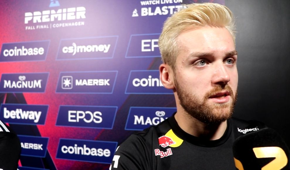 塞特在954天后首次登场于中路，并被中单选手 Oh My God 选中。