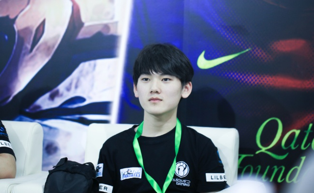 加入 EDward Gaming 争夺 S11 冠军！你们如何评价 JIEJIE 在 EDward Gaming 的表现？