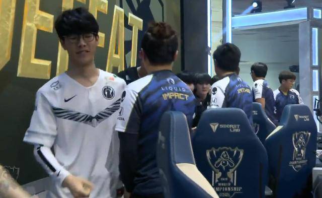 VCT CN 发布了 EDG 的赛季阵容：CHICHOO／ZmjjKK／S1Mon／nobody／Smoggy